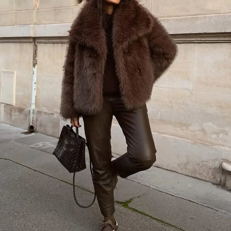 Solide braune flauschige Pelzjacke für Damen, lässig, Revers, lockere lange Ärmel, verdickt, warmer Kurzmantel, 2025, Winter, neue Dame, Pendelkleidung