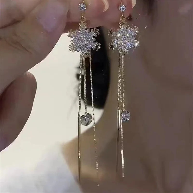 Funkelnde Strass-Schneeflocken-Ohrringe mit langen Quasten für Frauen, exquisiter Kristall-Zirkon-Blumen-Tropfenohrring, Weihnachtsschmuck